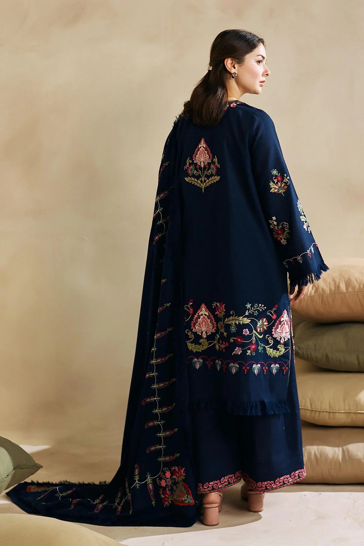 ZARA SHAHJAHAN (KARANDI ZW24-1B)