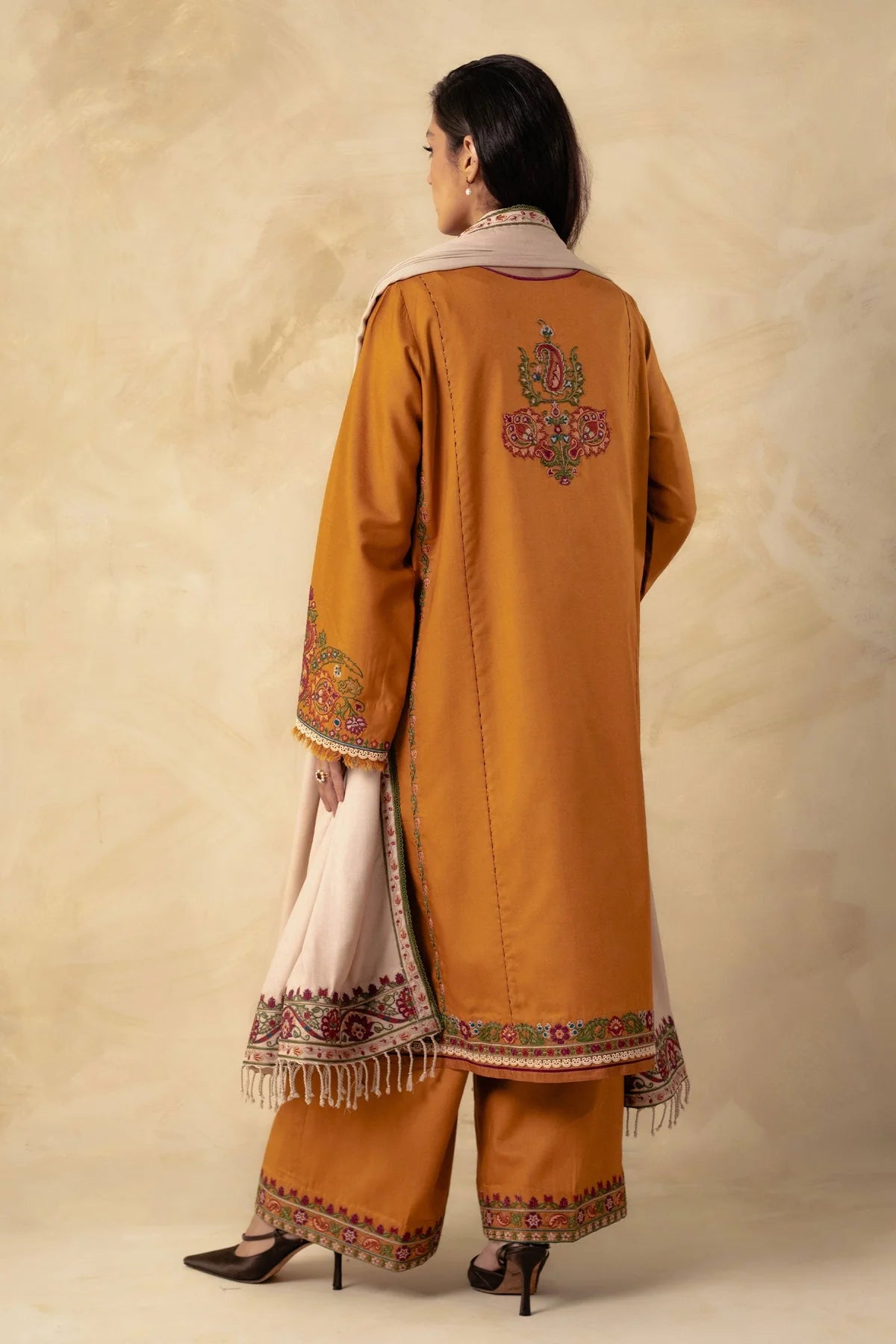 ZARA SHAHJAHAN KARANDI (ZW24-5A)