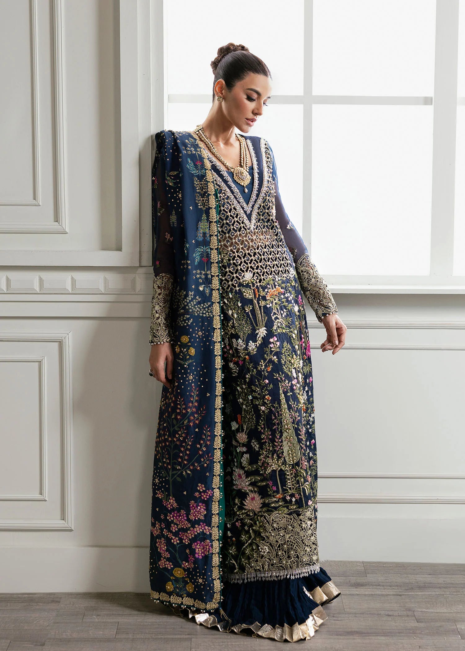 C CRIMSON X- SAIRA* SHAKIRA (Majestic Cypress WU-02)