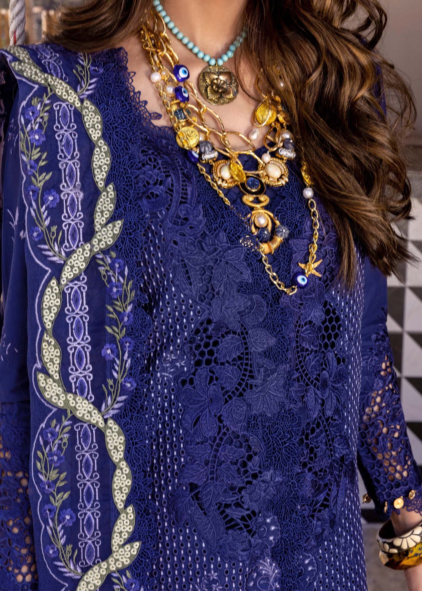 "SAIRA SHAKIRA (Luxury 25 LeyLa-B CDE")