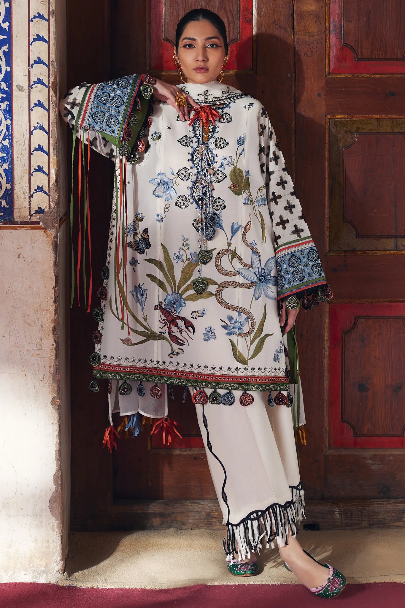 É LAUN (AZUREH B) (EL25-4 B) A A A L A A A LO)